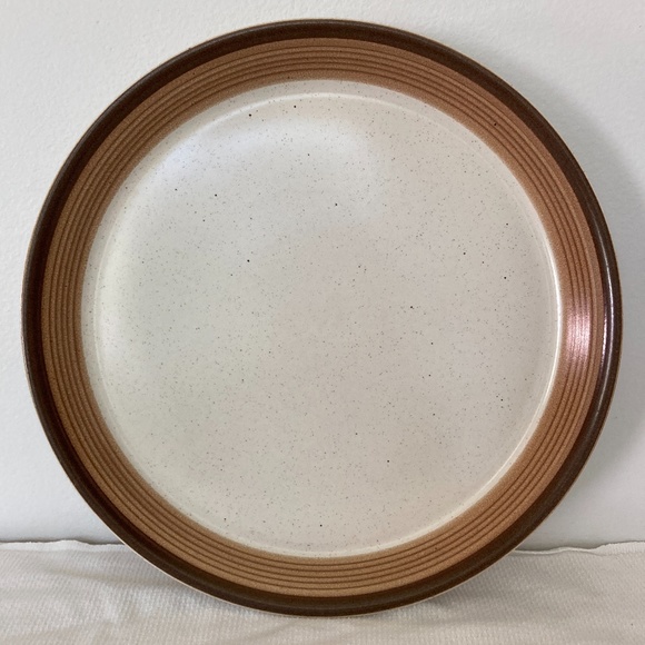 MIKASA Potters Art Buckskin Stoneware Dinner Plates - Picture 4 of 9